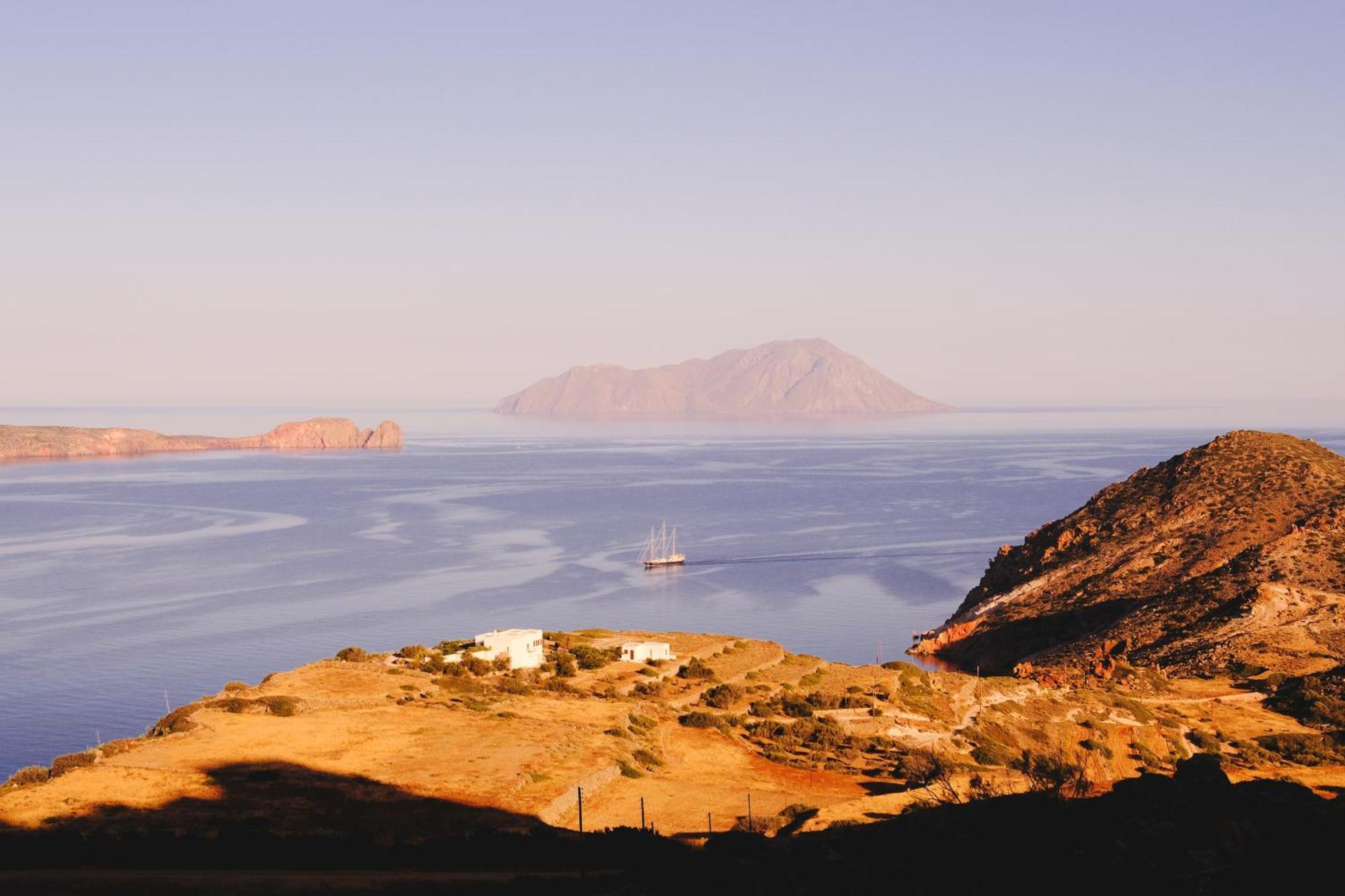 Odyssey Rock Milos Sunset Suites Plaka  Exteriör bild