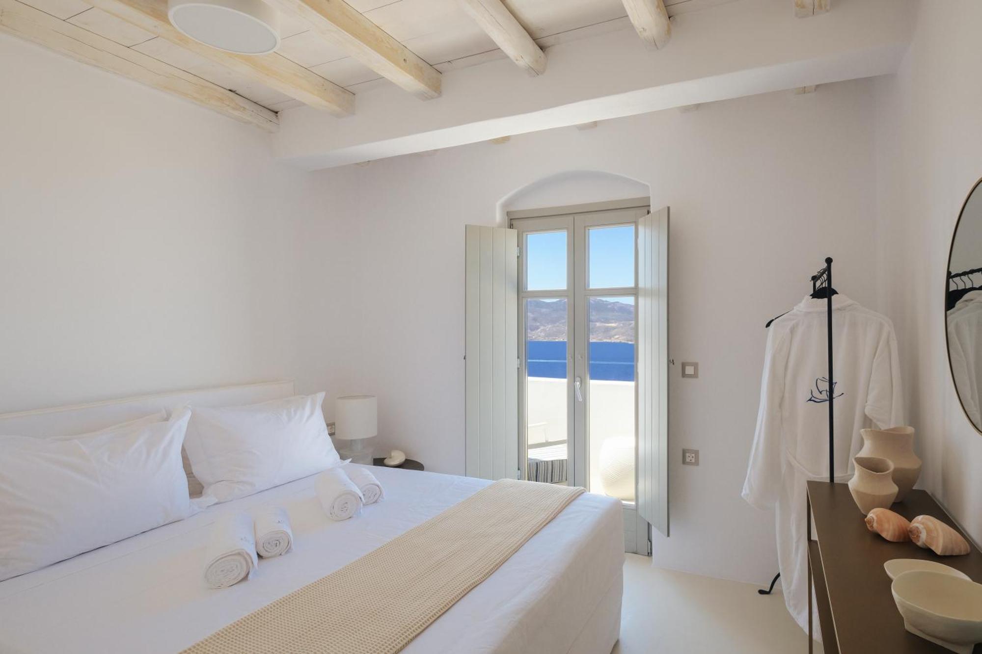 Odyssey Rock Milos Sunset Suites Plaka  Exteriör bild