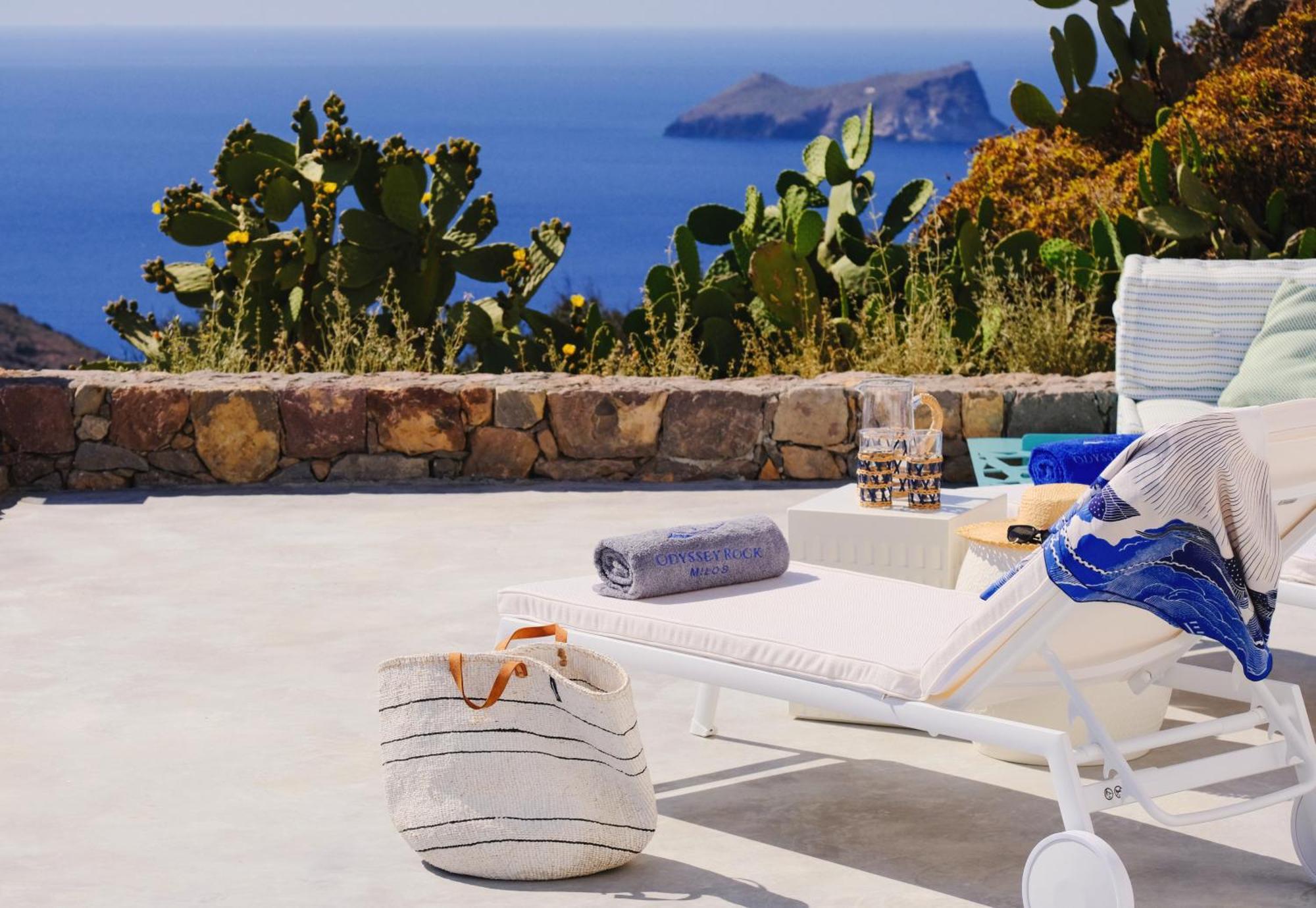 Odyssey Rock Milos Sunset Suites Plaka  Rum bild