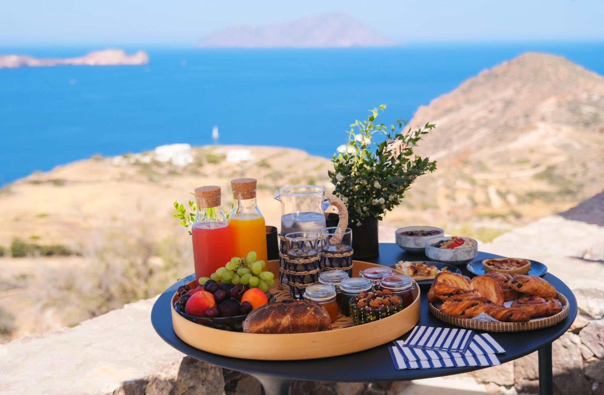 Odyssey Rock Milos Sunset Suites Plaka  Exteriör bild